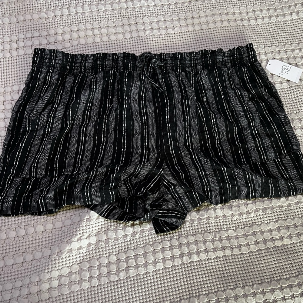 Flowy Casual Short with Details
